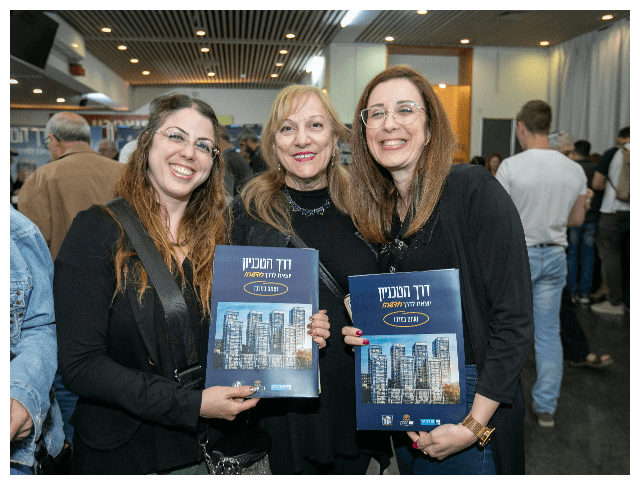 אודי רז בהרצאה לדיירים
